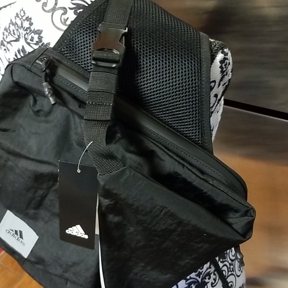 Adidas Unisex Sling Laptop Bag - Picture 3 of 15